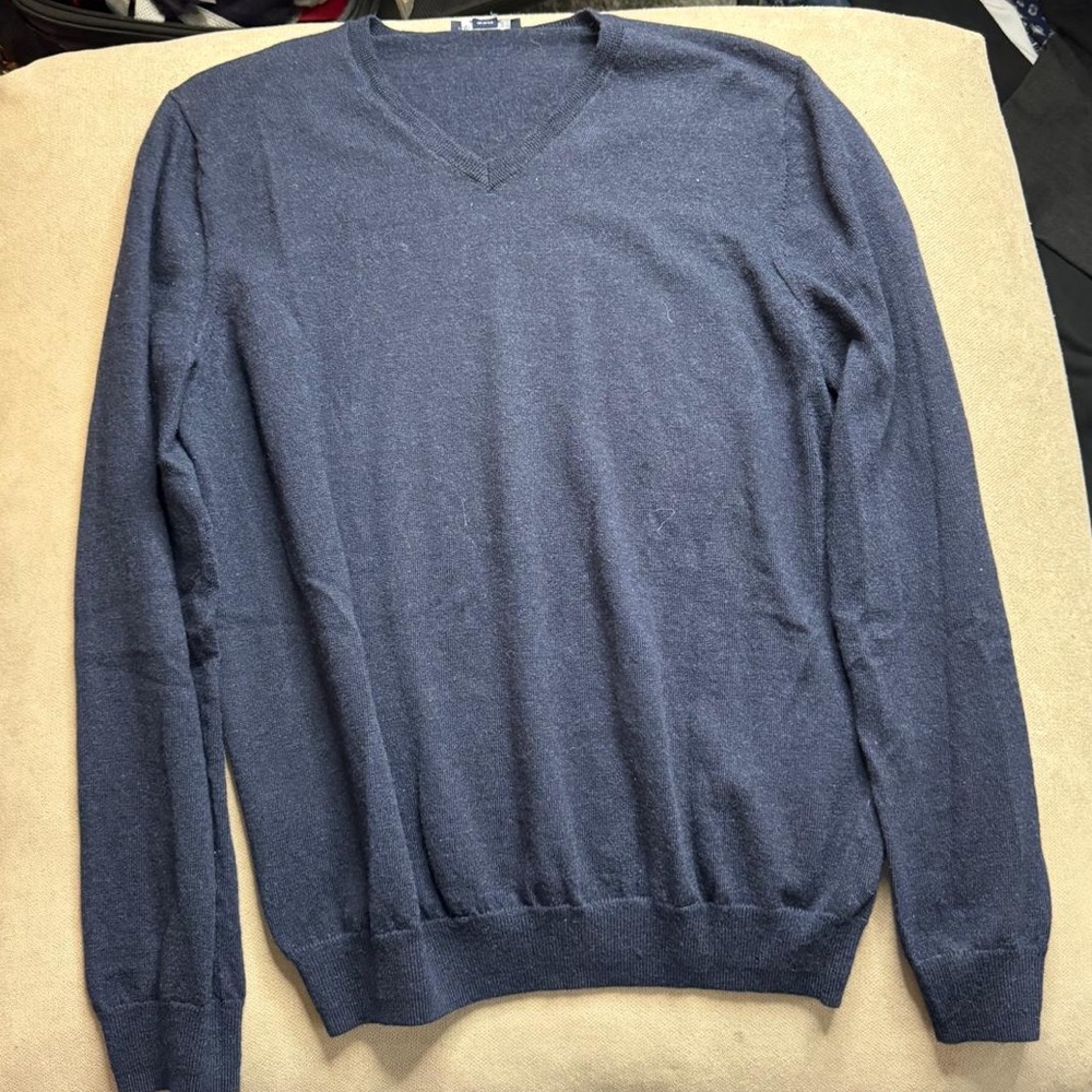 Gap sweater